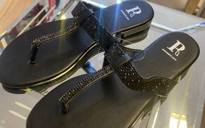Shanaya sandals in black